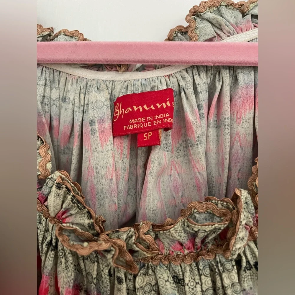 Anthropologie off shoulder printed top. Size small - Picture 4 of 4